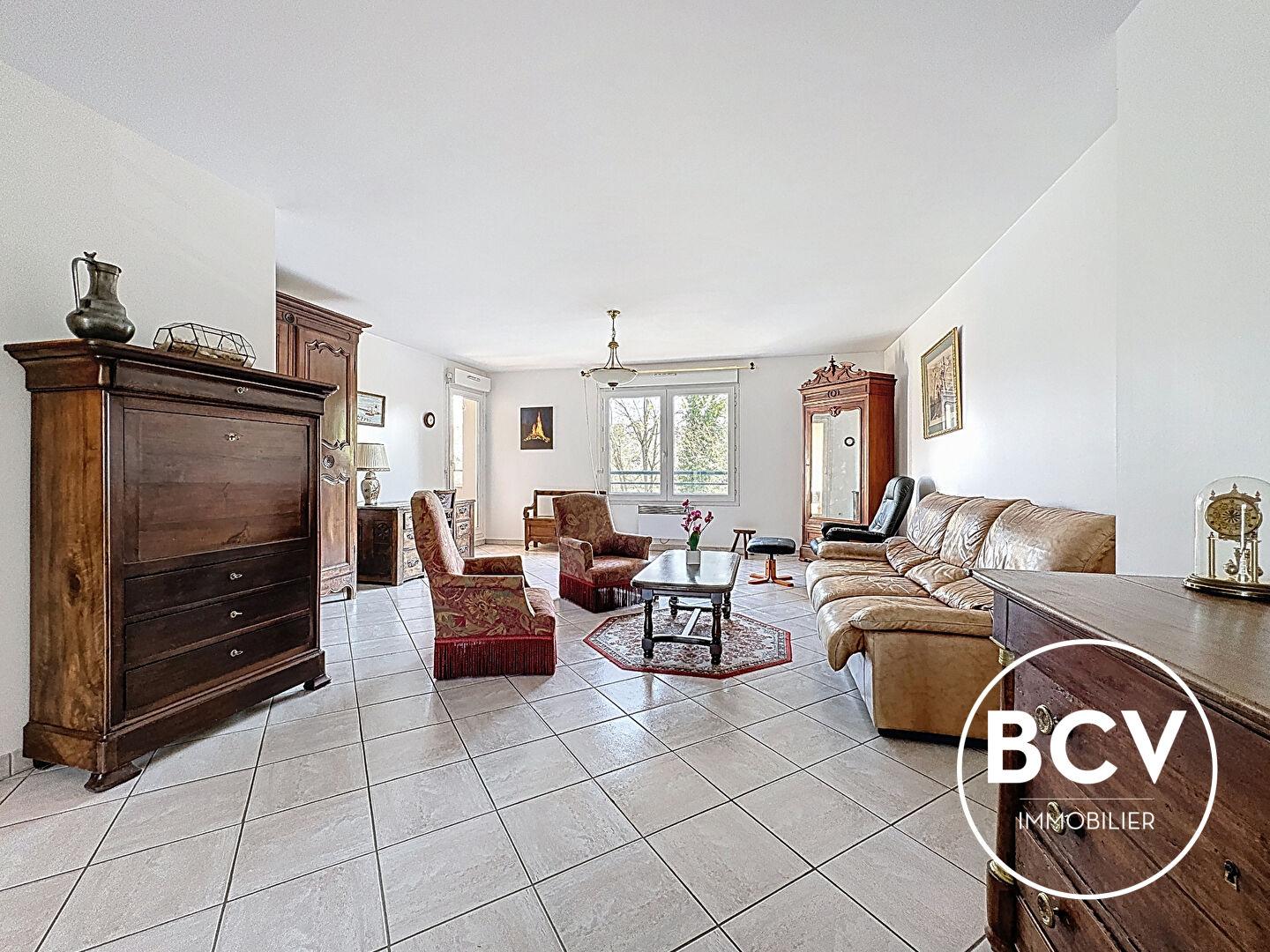 T5 CHARTRES garage + place de parking + cave