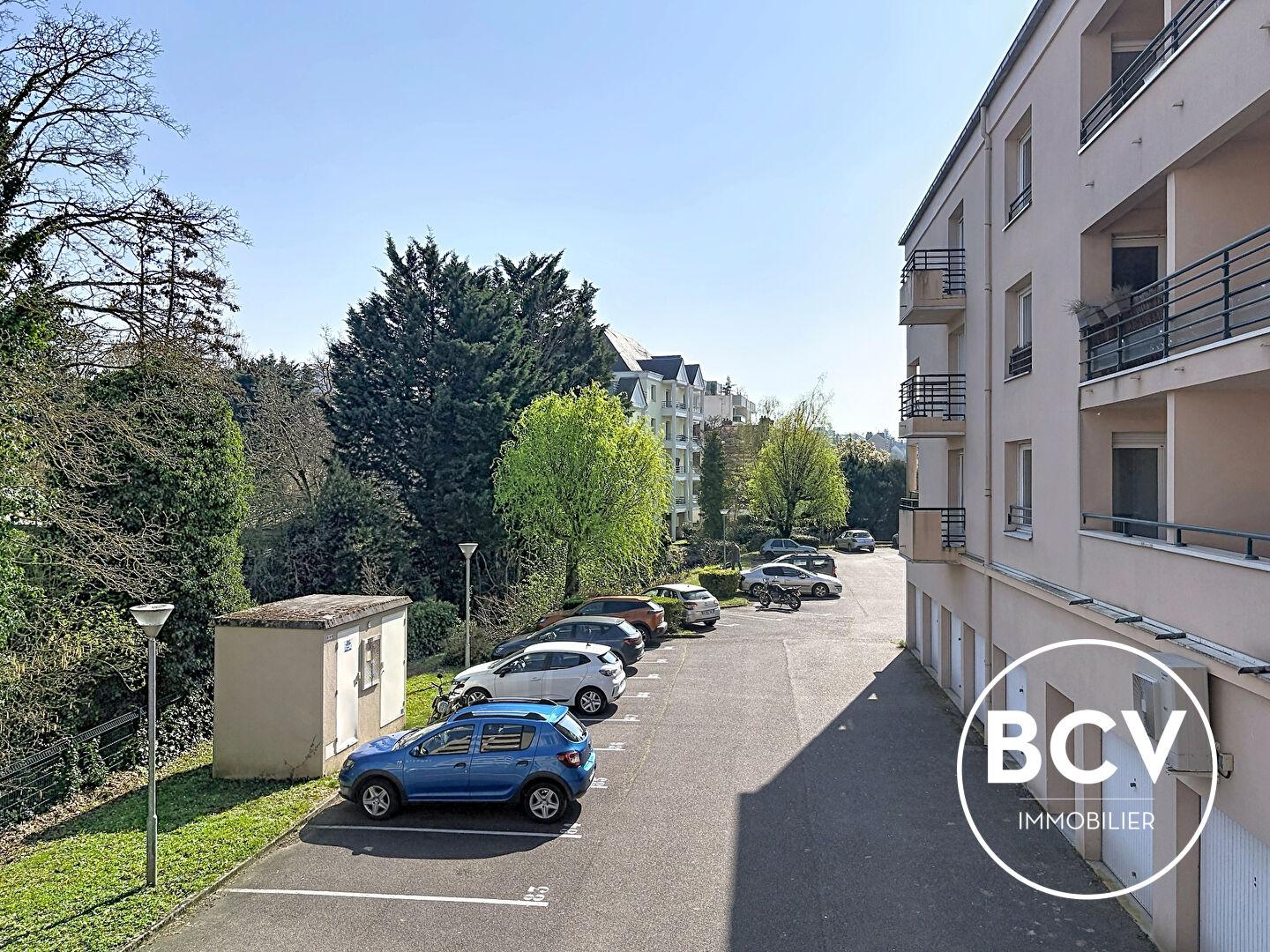 T5 CHARTRES garage + place de parking + cave