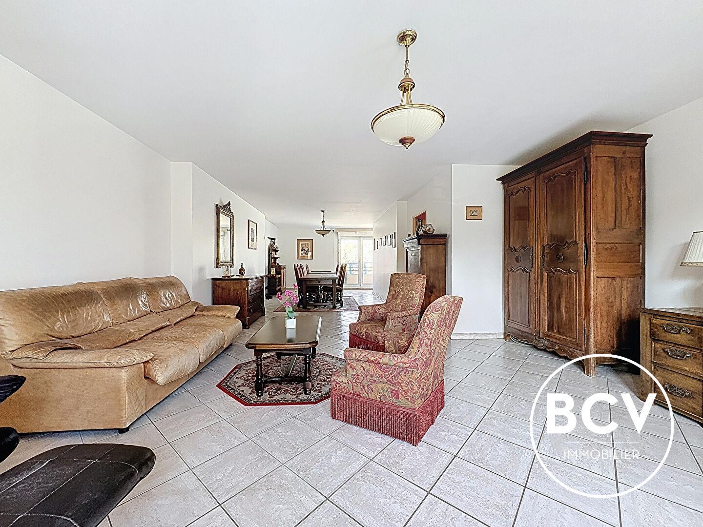 T5 CHARTRES garage + place de parking + cave