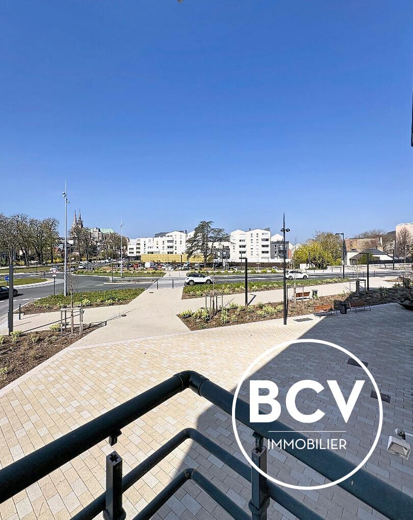 T5 CHARTRES garage + place de parking + cave