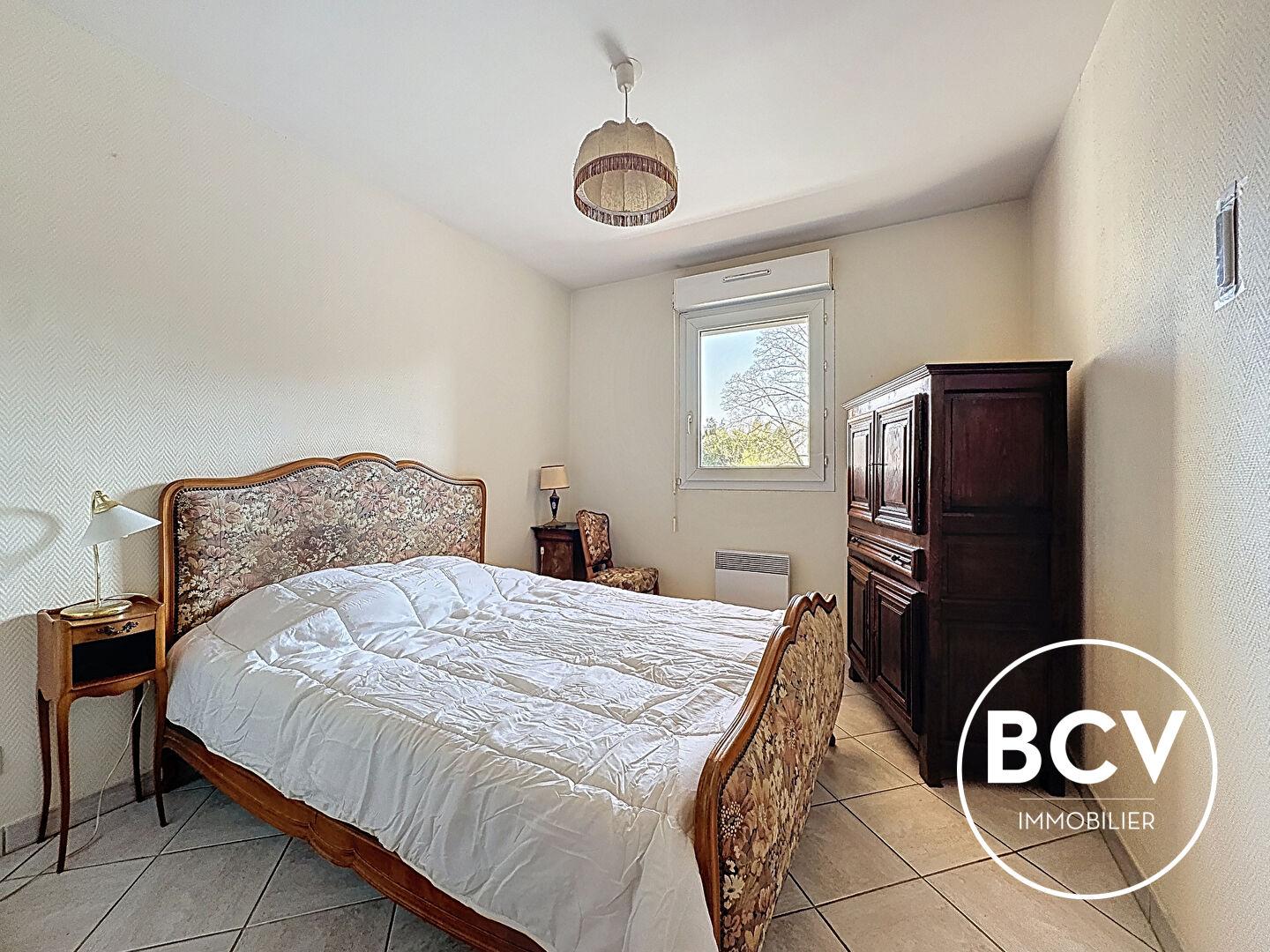 T5 CHARTRES garage + place de parking + cave