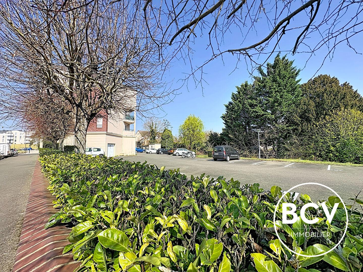 T5 CHARTRES garage + place de parking + cave