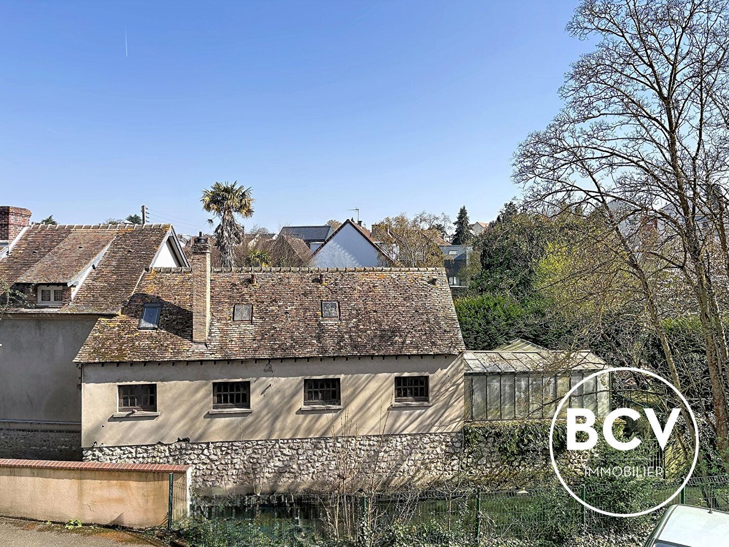 T5 CHARTRES garage + place de parking + cave