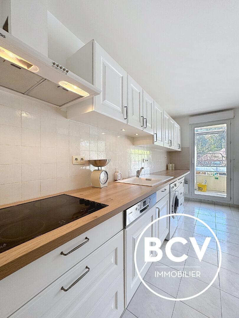 LEVES - bel appartement meublé de 75 m² avec balcon et parkings