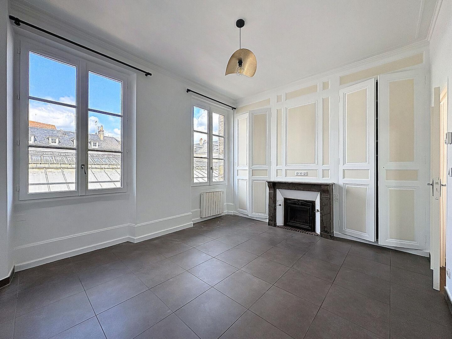 CHARTRES - T1 bis avec terrasse en hypercentre