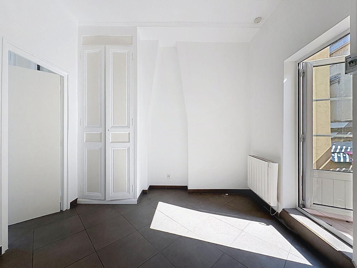 CHARTRES - T1 bis avec terrasse en hypercentre