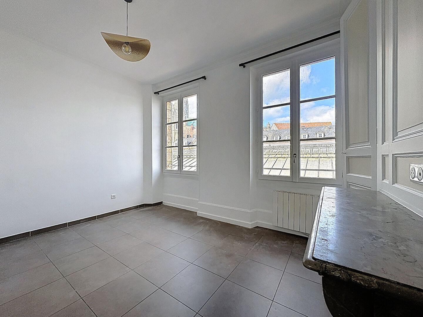 CHARTRES - T1 bis avec terrasse en hypercentre