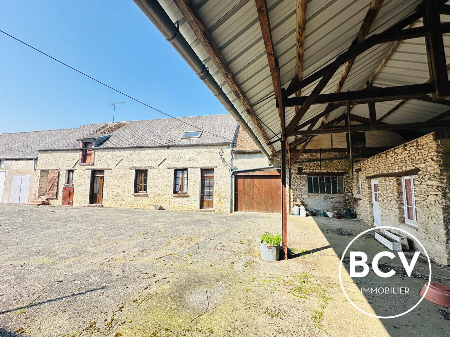Ancien corp de ferme avec maison dépendances et hangar