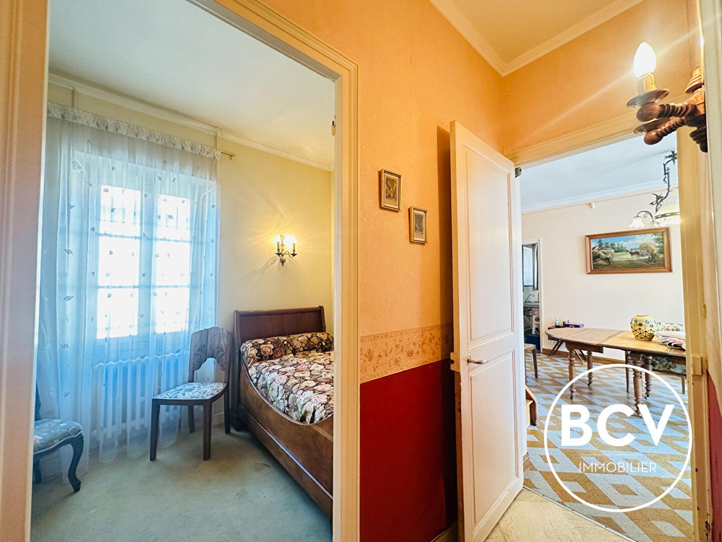 Ancien corp de ferme avec maison dépendances et hangar