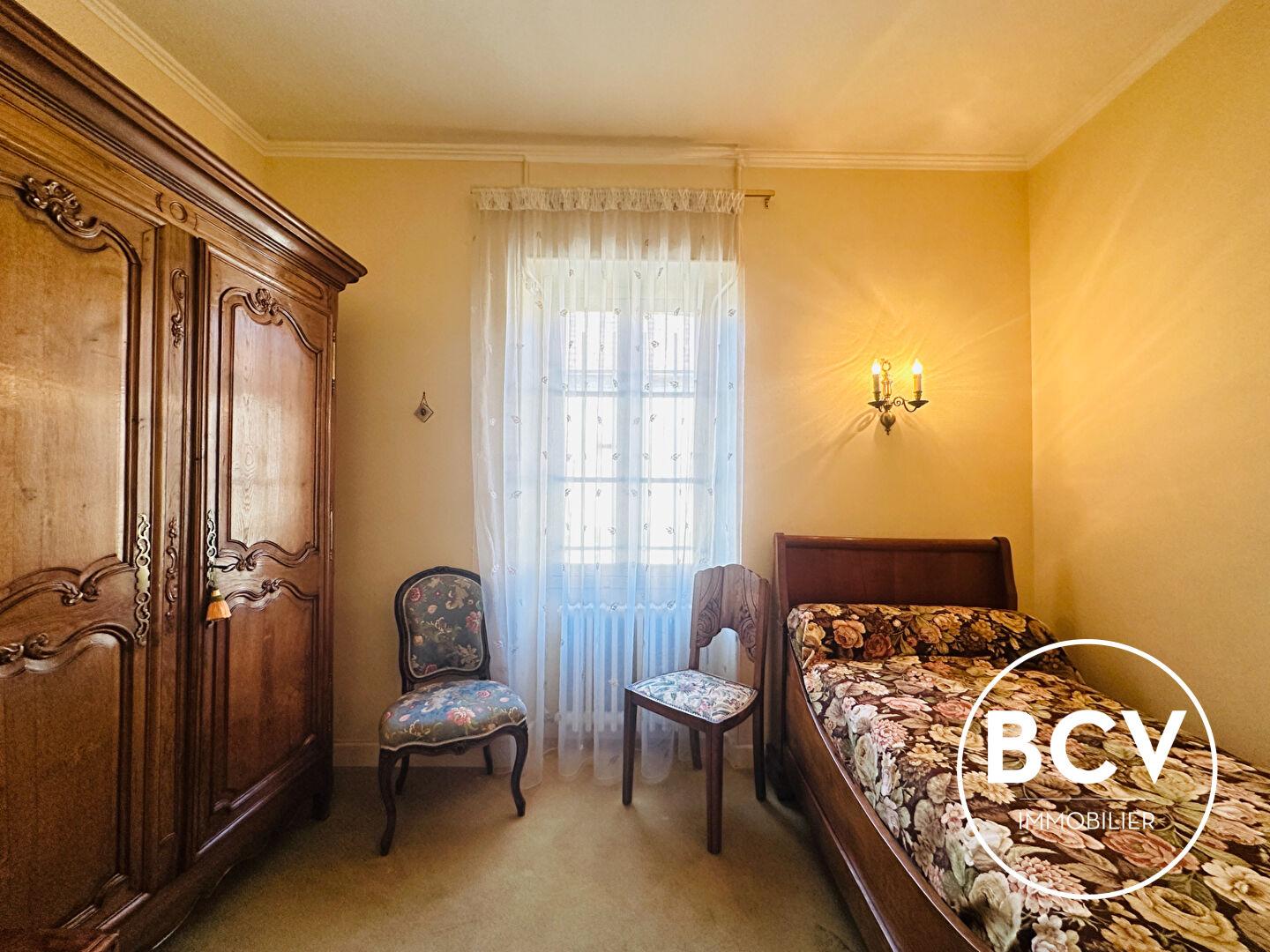 Ancien corp de ferme avec maison dépendances et hangar