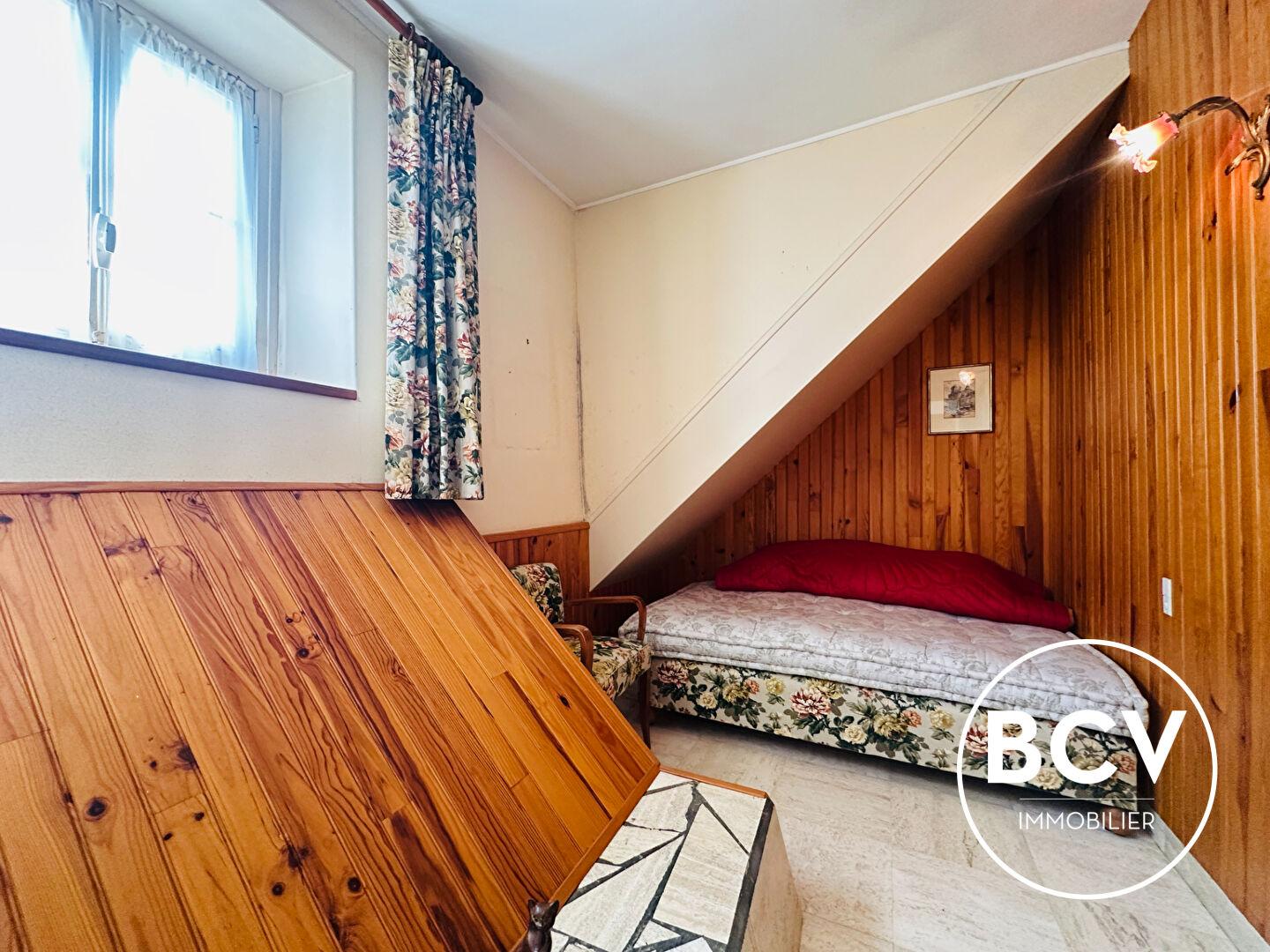 Ancien corp de ferme avec maison dépendances et hangar