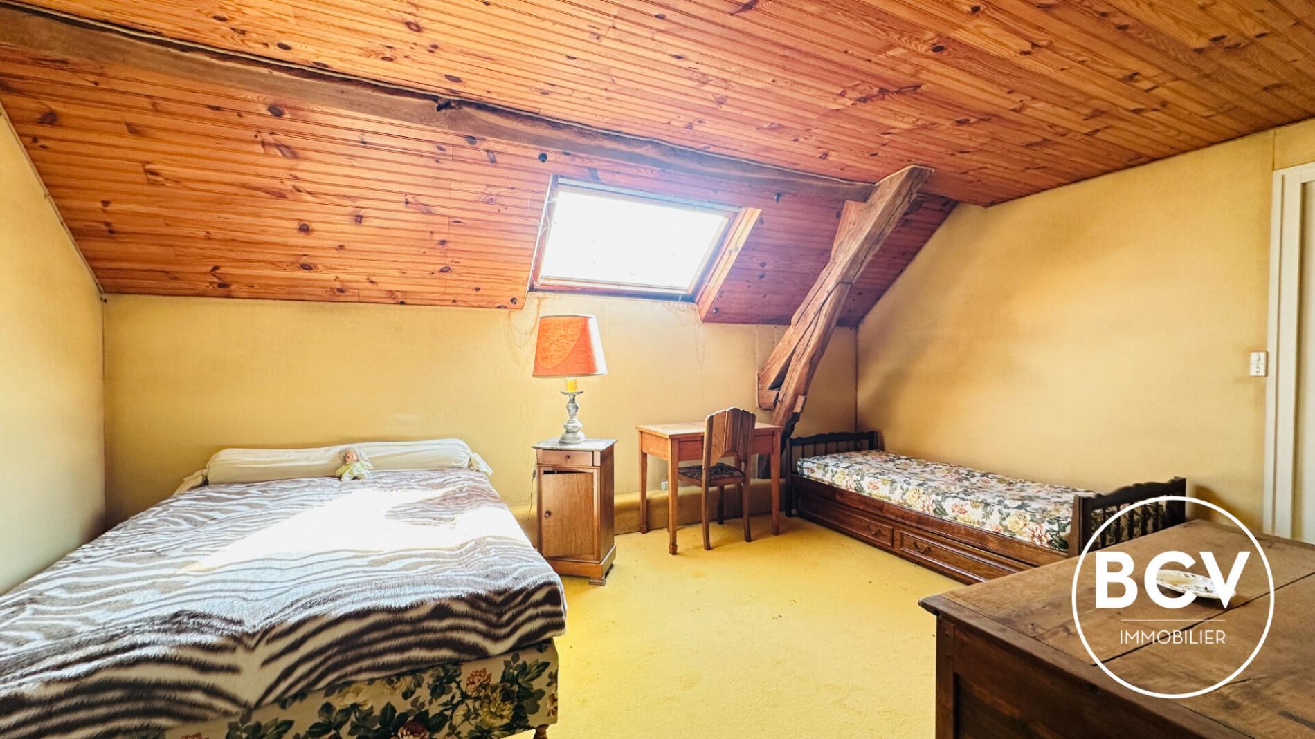 Ancien corp de ferme avec maison dépendances et hangar