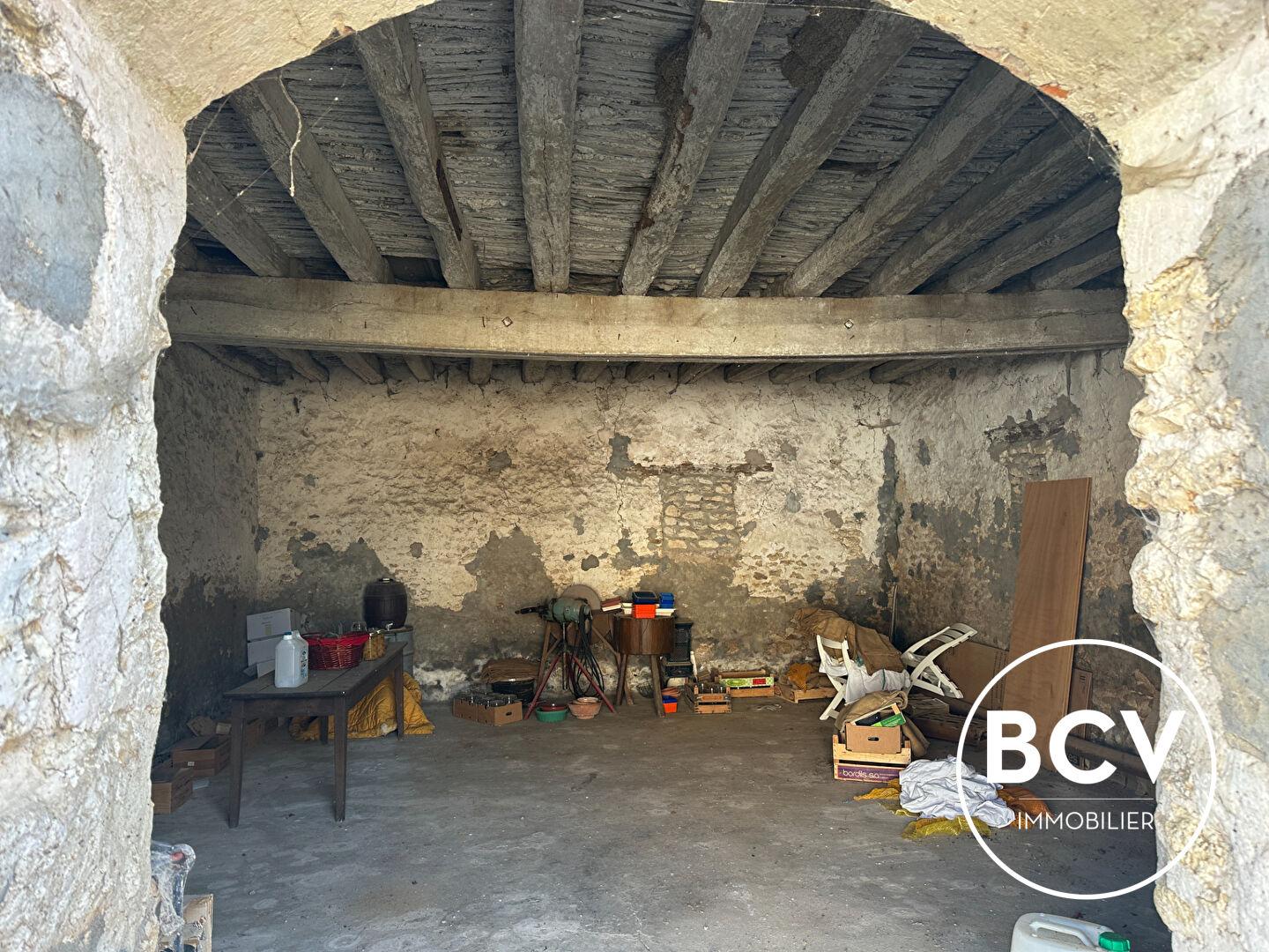 Ancien corp de ferme avec maison dépendances et hangar