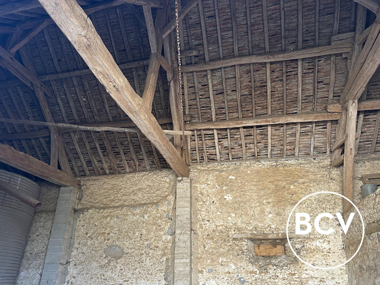 Ancien corp de ferme avec maison dépendances et hangar