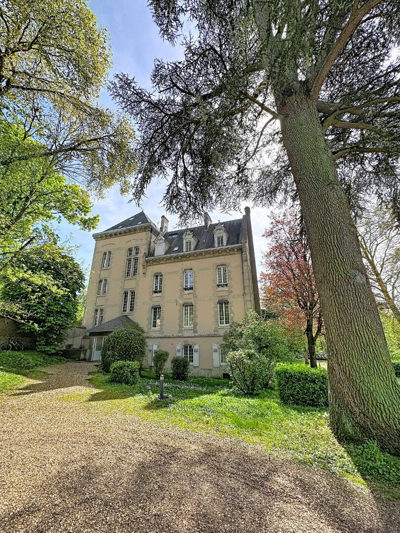 Beau 3 pièces avec belle hauteur sous plafond - eau et chauffage inclus