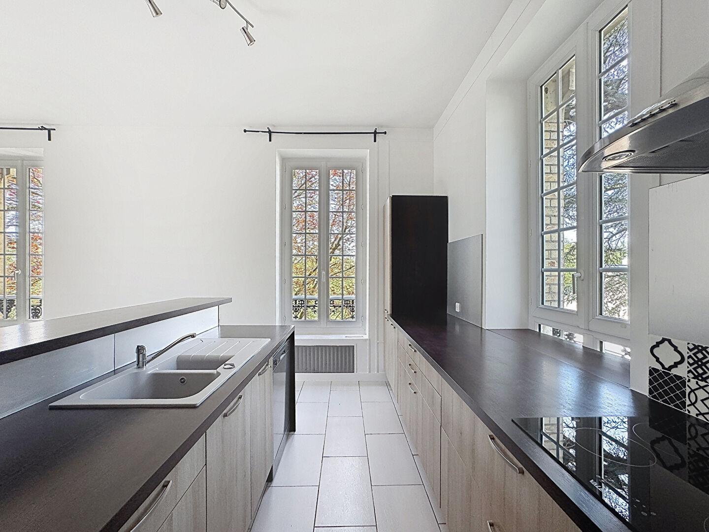 Beau 3 pièces avec belle hauteur sous plafond - eau et chauffage inclus