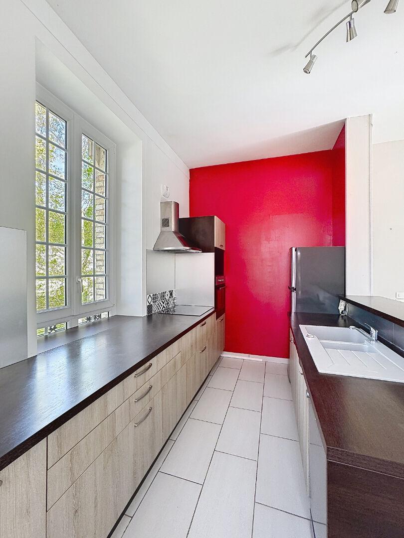 Beau 3 pièces avec belle hauteur sous plafond - eau et chauffage inclus