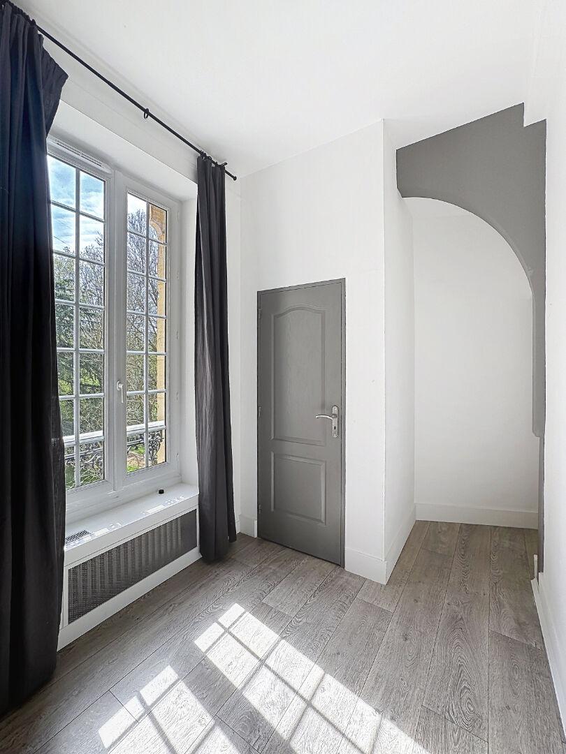 Beau 3 pièces avec belle hauteur sous plafond - eau et chauffage inclus