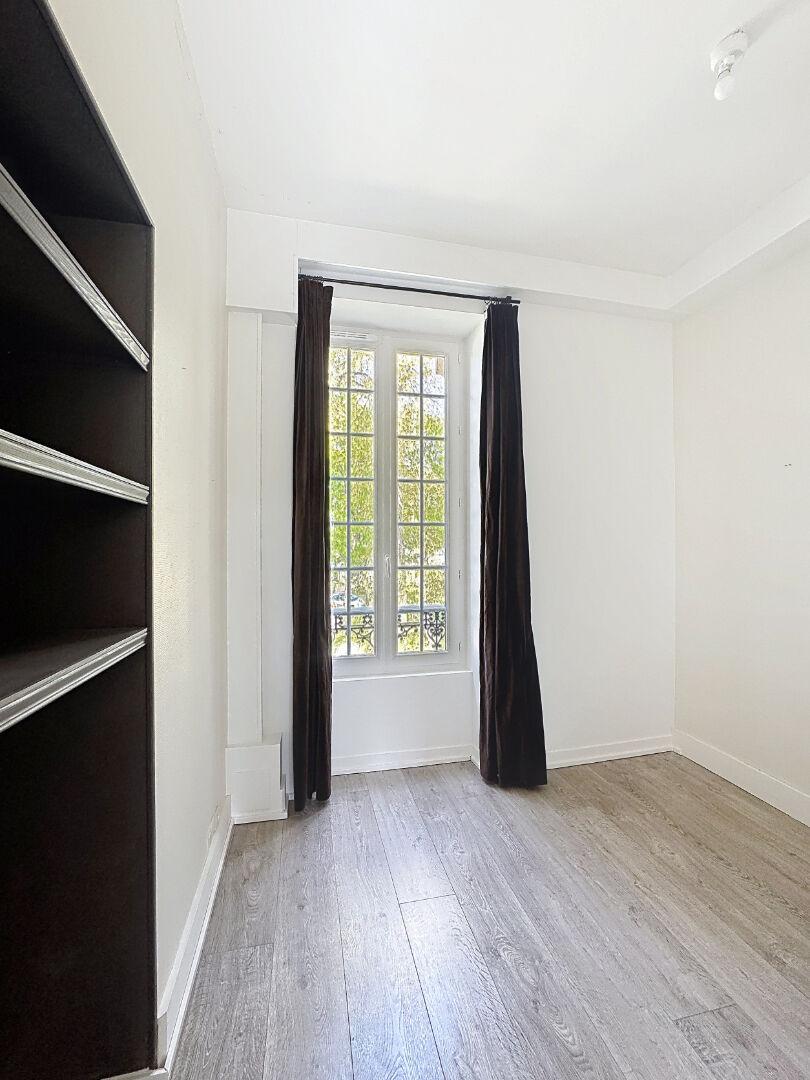 Beau 3 pièces avec belle hauteur sous plafond - eau et chauffage inclus