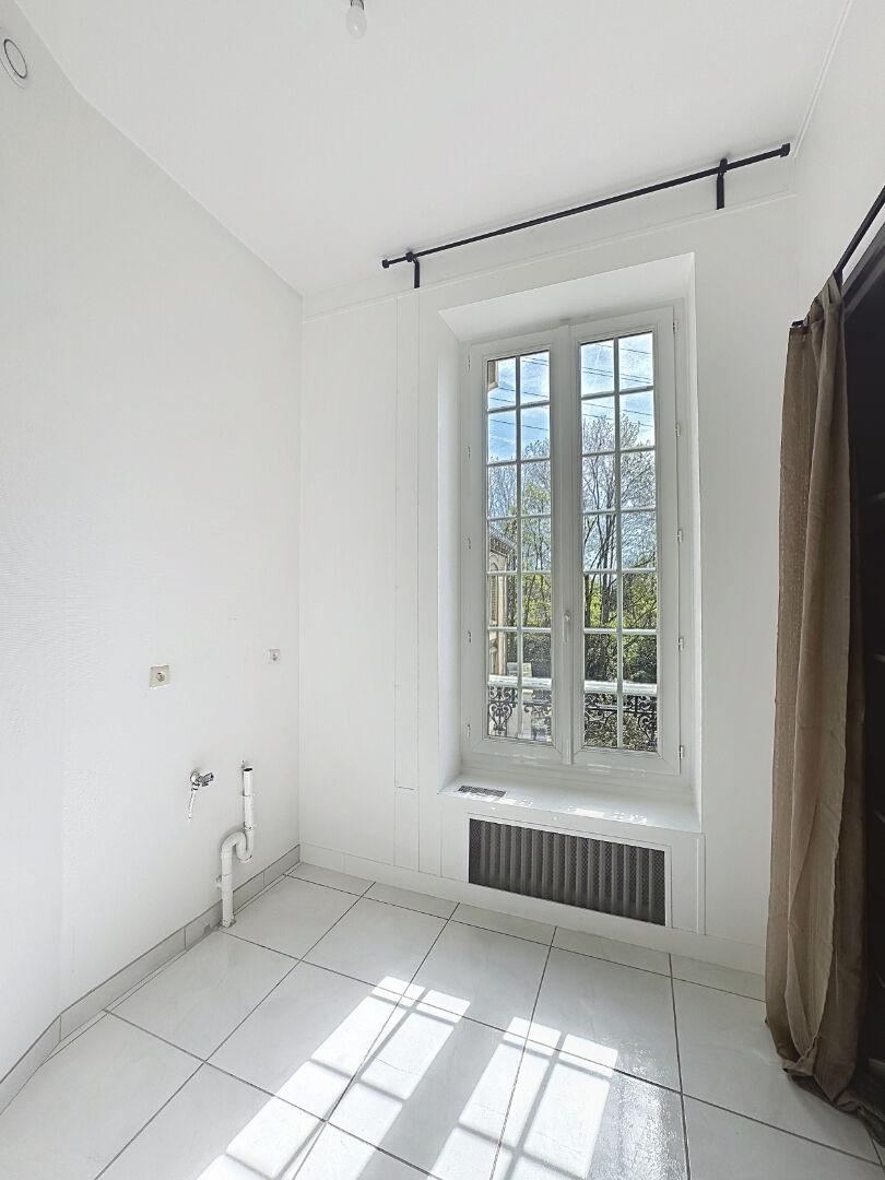 Beau 3 pièces avec belle hauteur sous plafond - eau et chauffage inclus