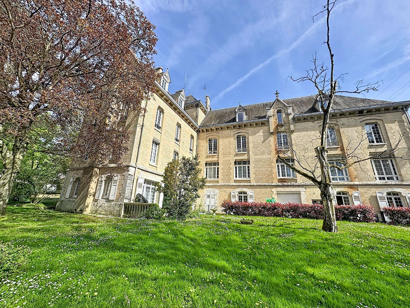 Beau 3 pièces avec belle hauteur sous plafond - eau et chauffage inclus