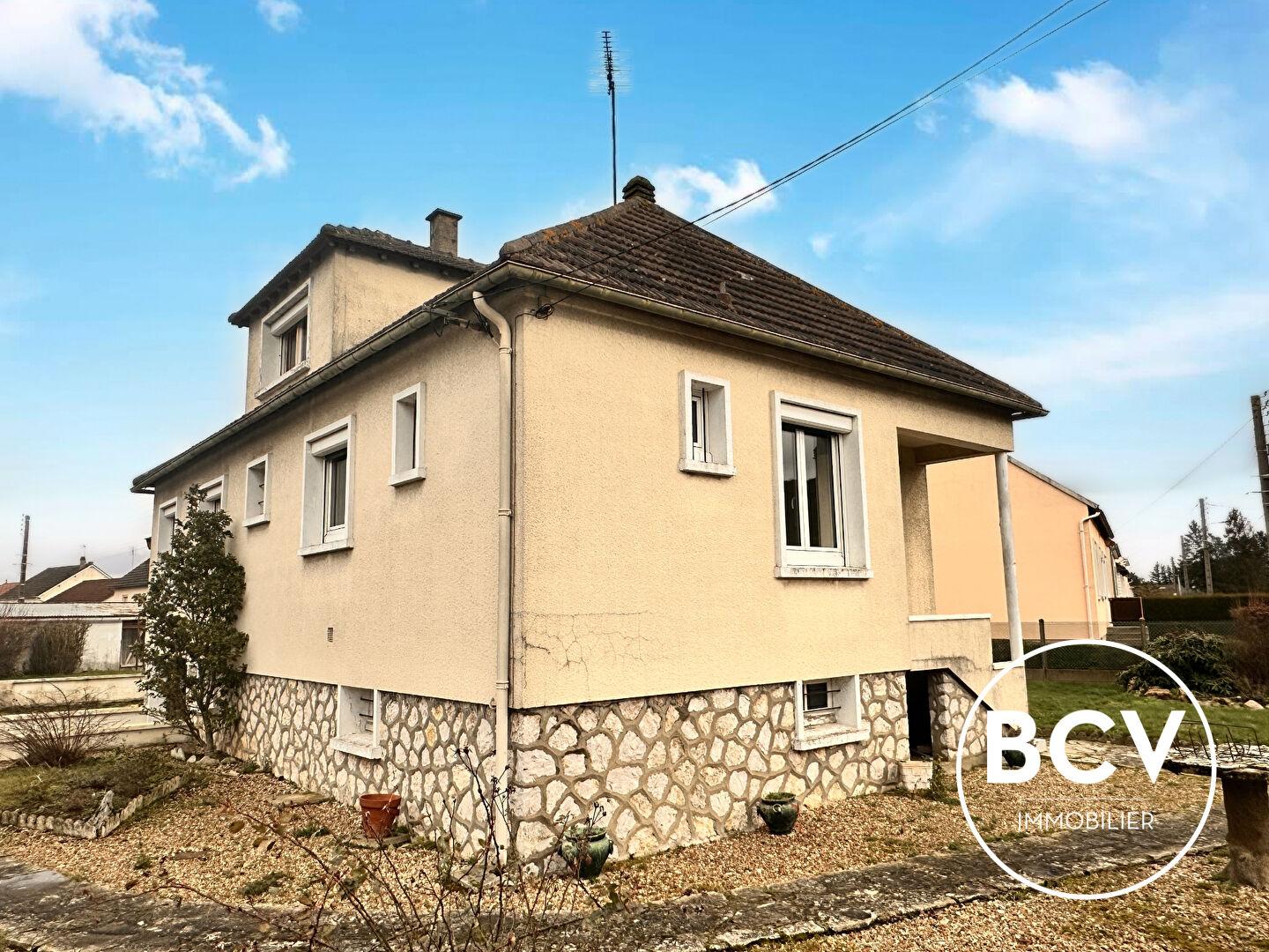 Village très recherché, Maison T5 à rénover