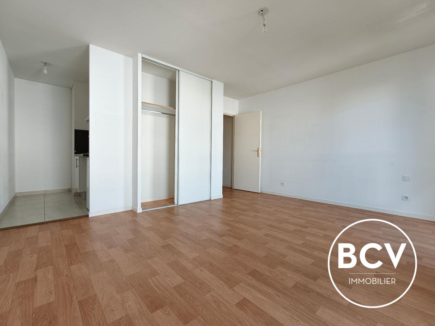 Studio avec terrasse + parking