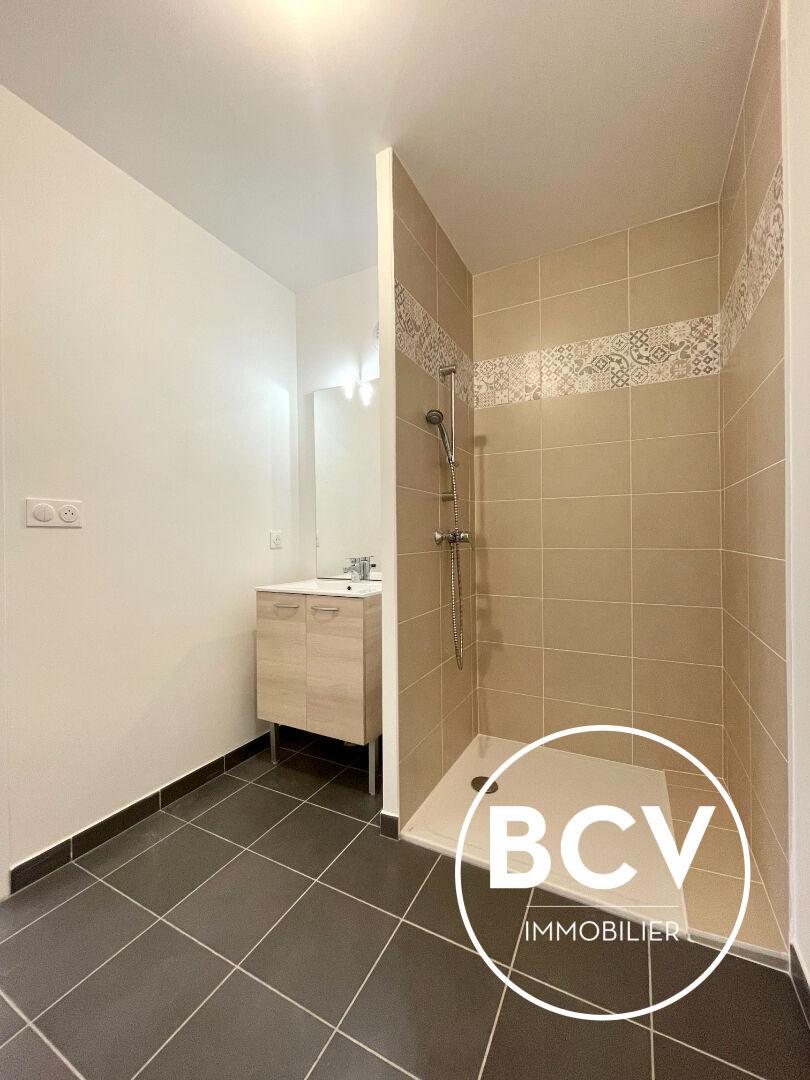 Appartement de 3 pièces avec balcon et 2 stationnements