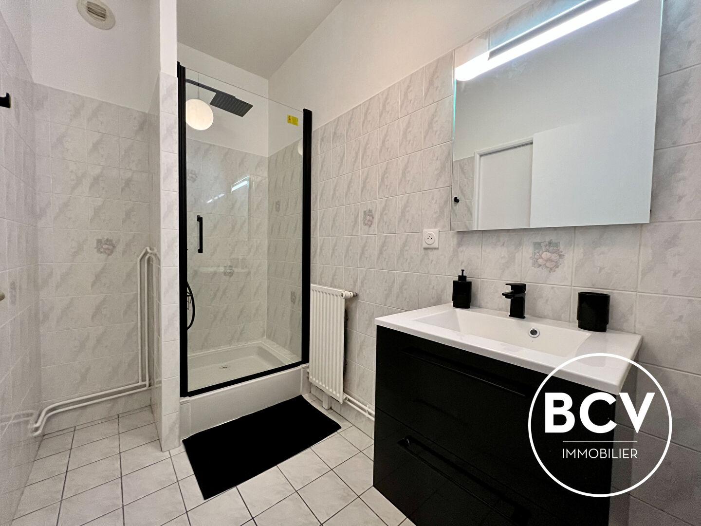 CHARTRES - Studio meublé - place des Epars