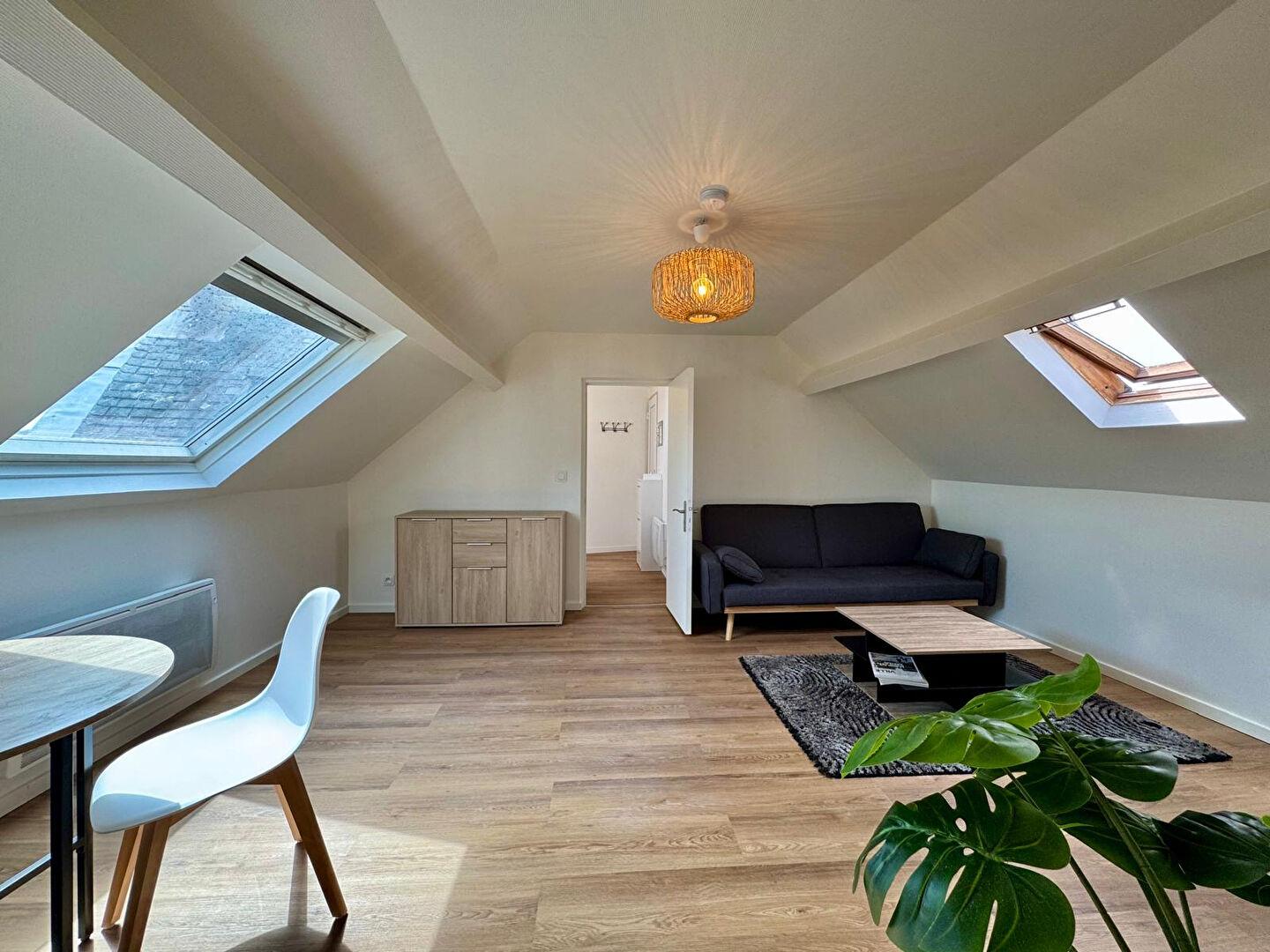 CHARTRES - dernier étage - beau 2 pièces meublé