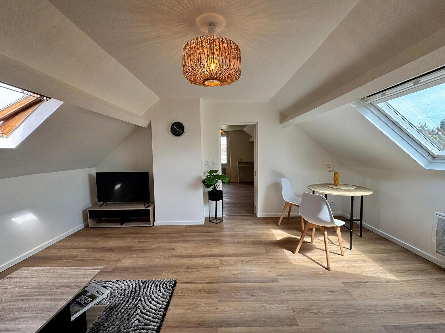 CHARTRES - dernier étage - beau 2 pièces meublé