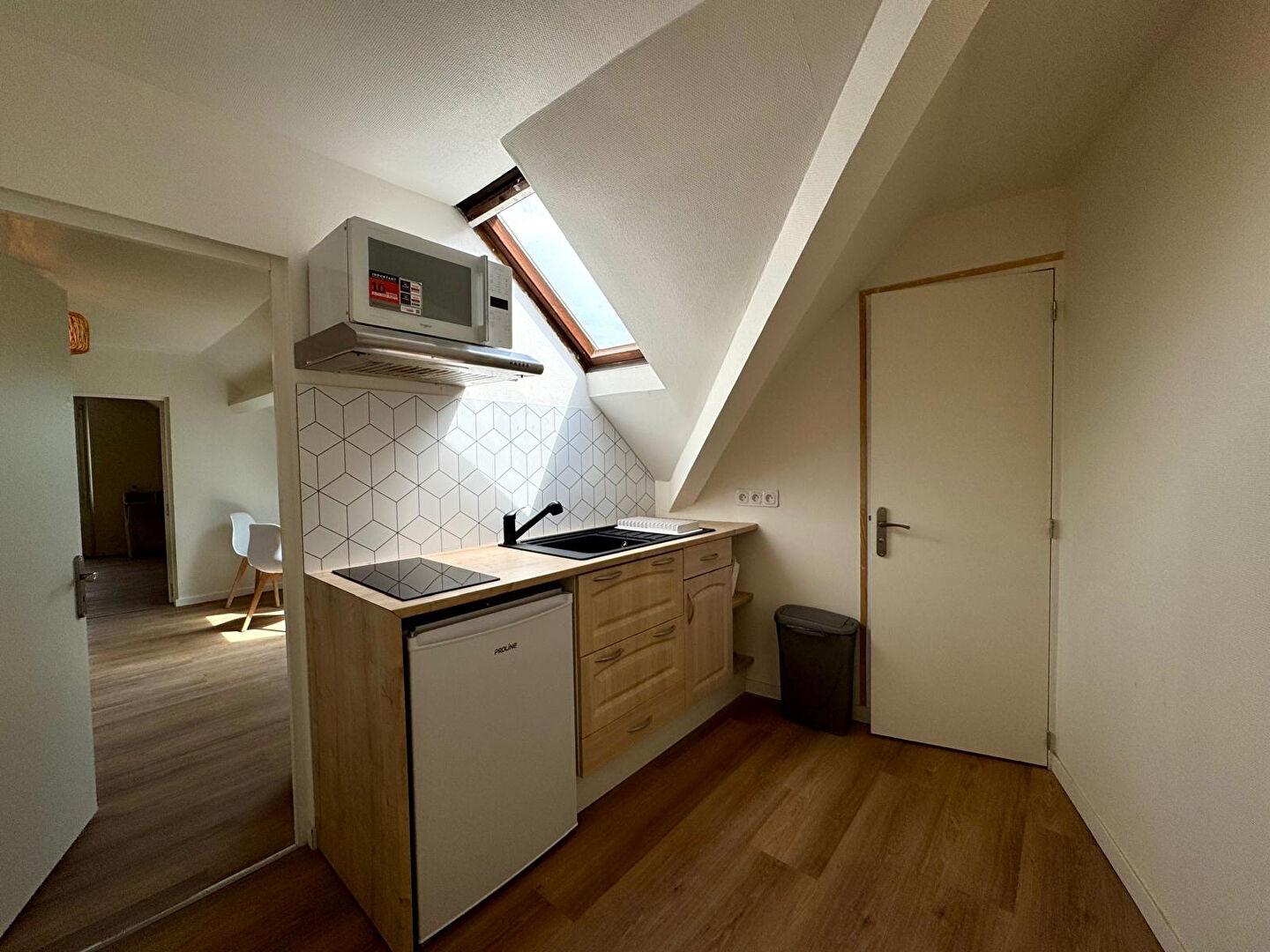 CHARTRES - dernier étage - beau 2 pièces meublé