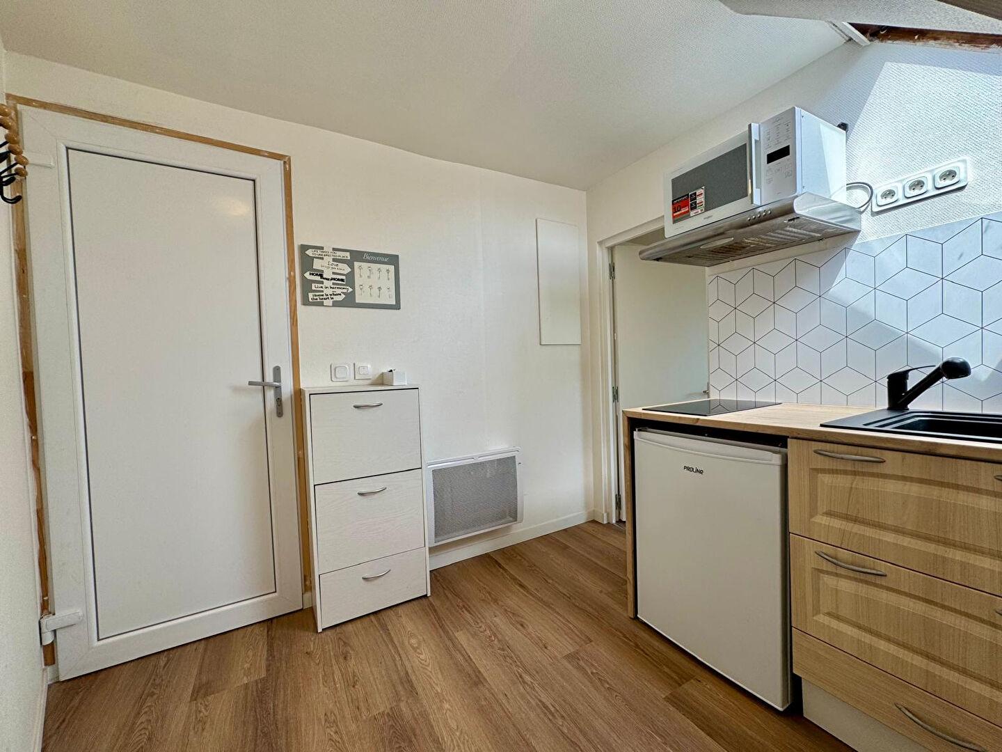 CHARTRES - dernier étage - beau 2 pièces meublé