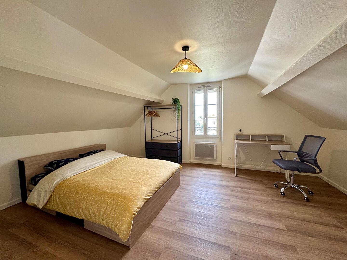 CHARTRES - dernier étage - beau 2 pièces meublé