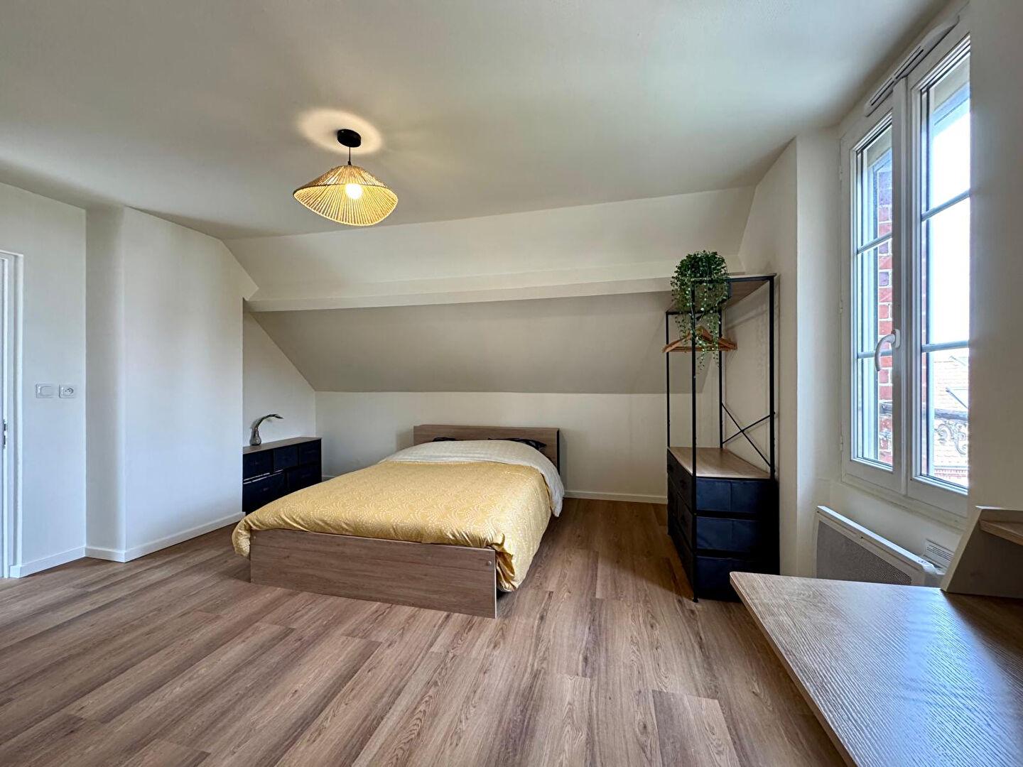 CHARTRES - dernier étage - beau 2 pièces meublé