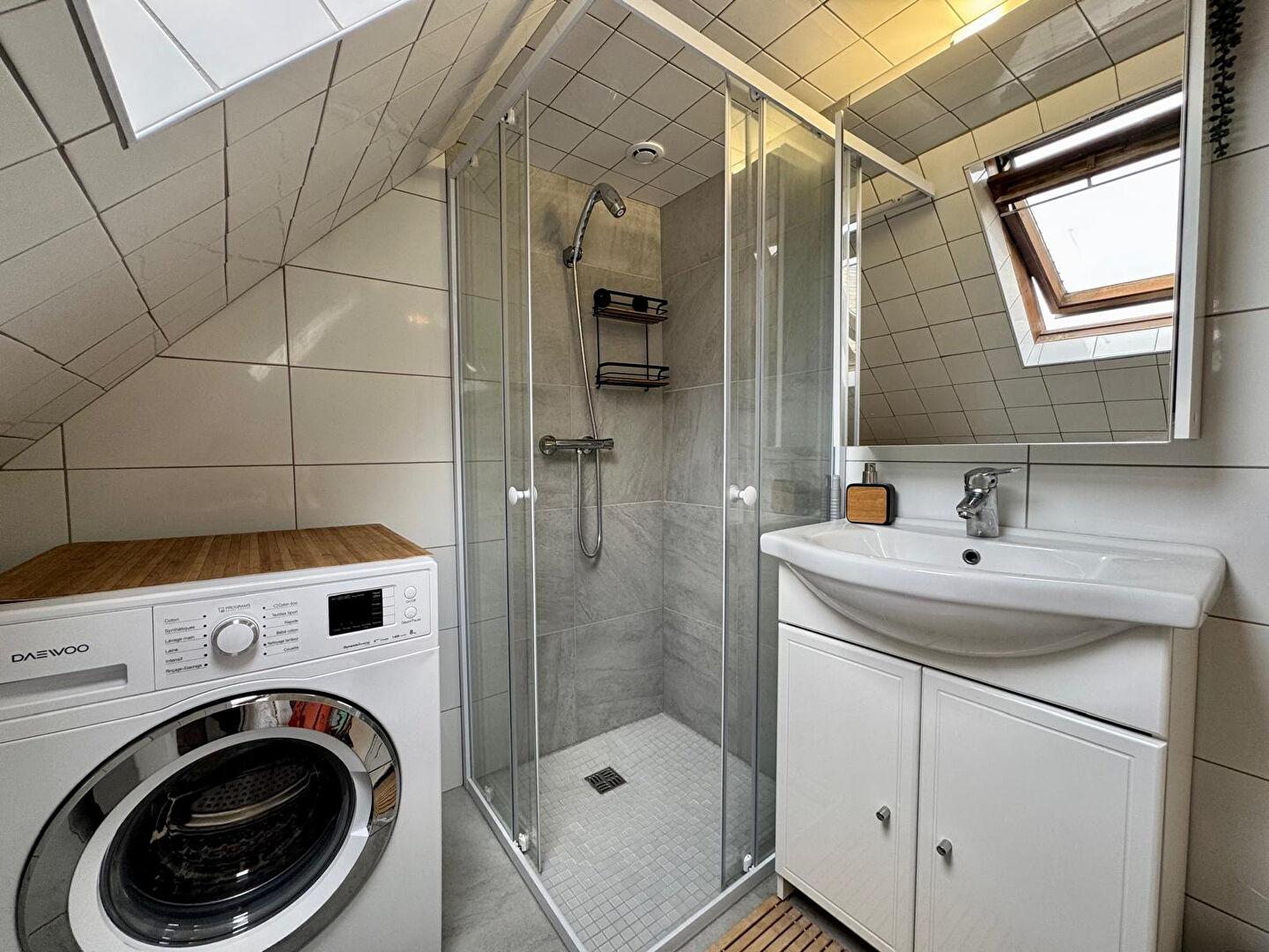 CHARTRES - dernier étage - beau 2 pièces meublé