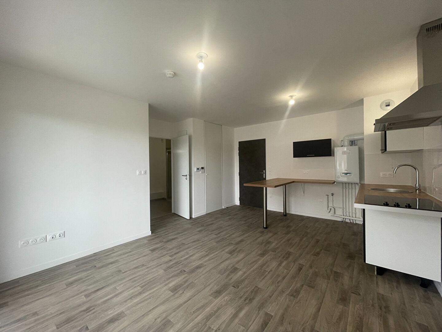 Lucé - T2 avec balcon et parking dans résidence récente