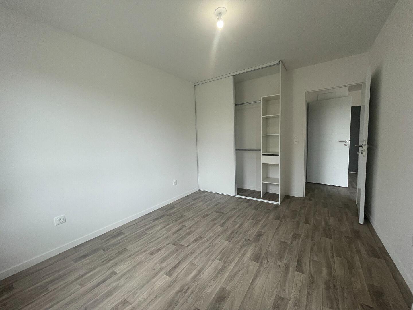 Lucé - T2 avec balcon et parking dans résidence récente