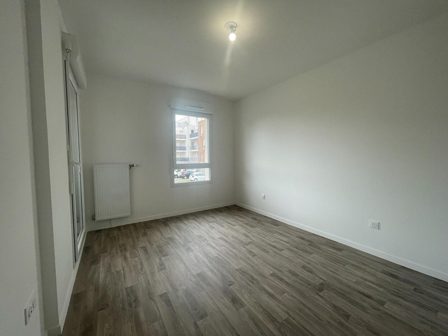 Lucé - T2 avec balcon et parking dans résidence récente