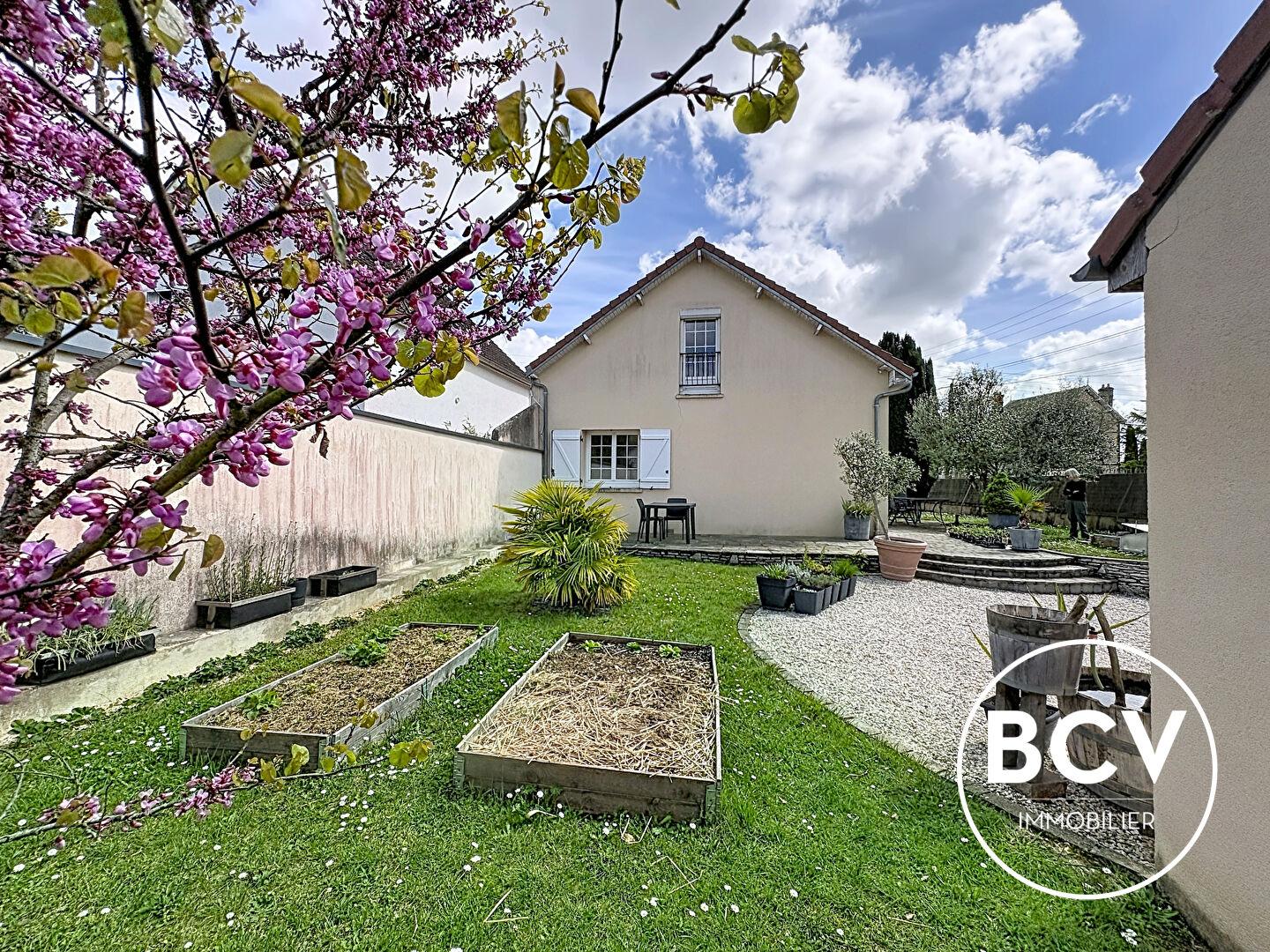 Maison Chartres proche gare - 4 chambres avec double-garage