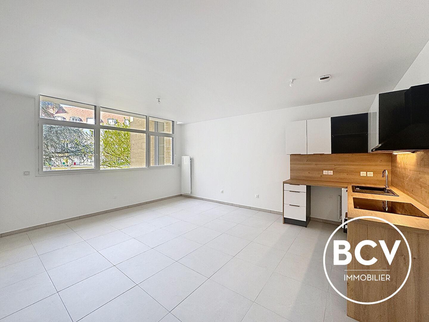 CHARTRES - place des Epars - beau 3 pièces neuf