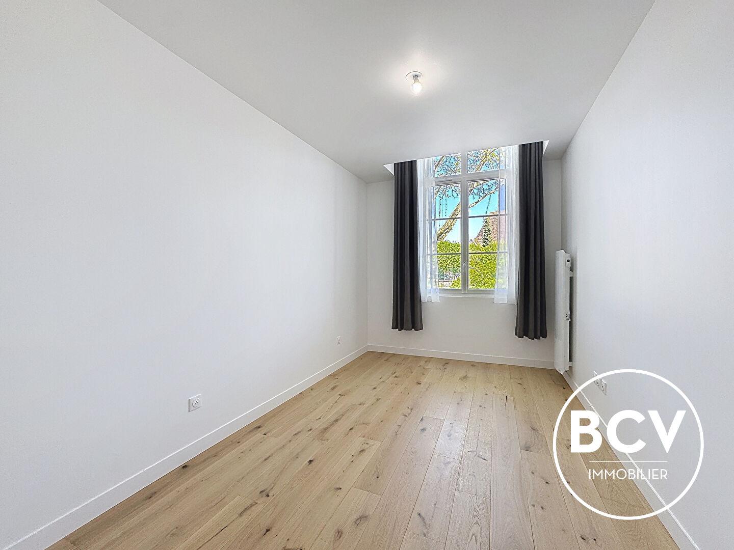 CHARTRES - place des Epars - beau 3 pièces neuf