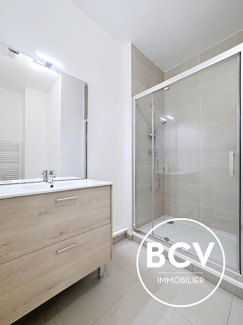 CHARTRES - place des Epars - beau 3 pièces neuf