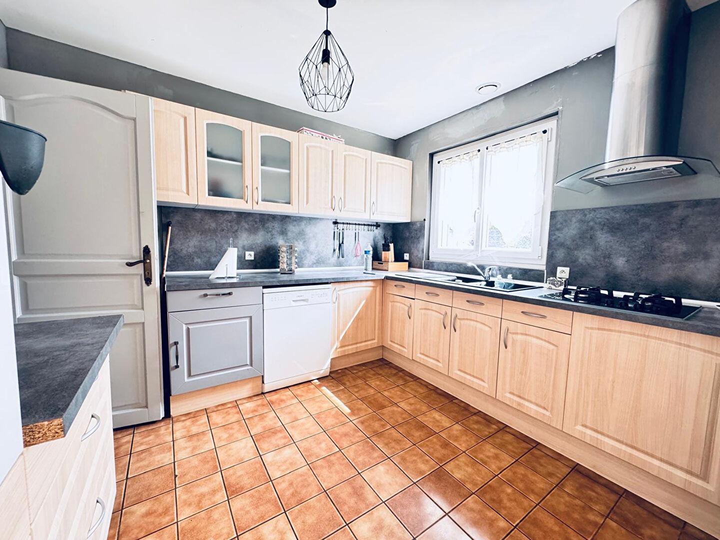 Maison St Prest 5 pièce(s) 126 m2