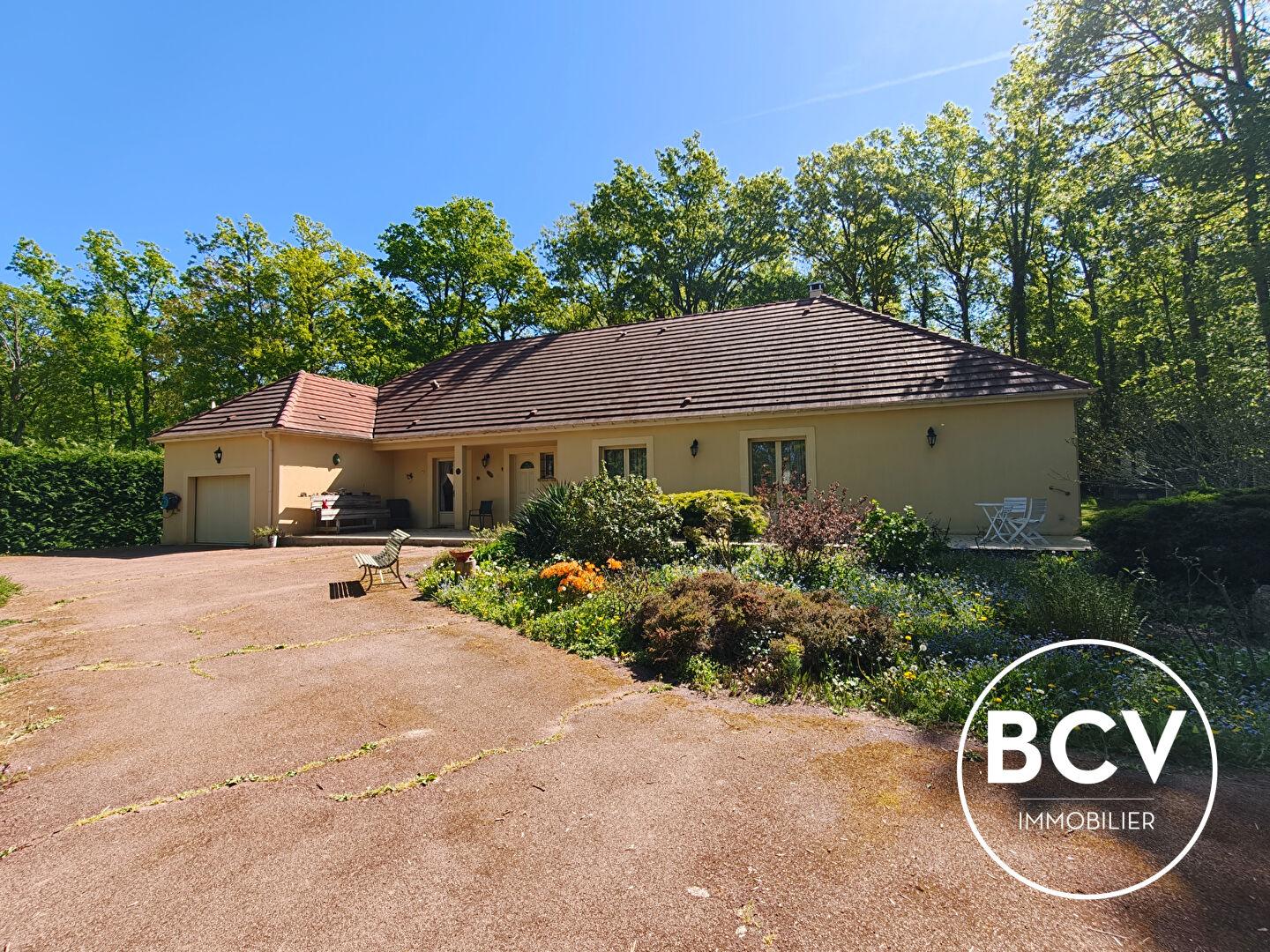 Maison T5 au calme avec grand terrain arboré - Proche Maintenon / Chartres