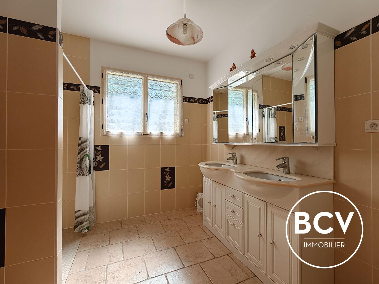 Maison T5 au calme avec grand terrain arboré - Proche Maintenon / Chartres