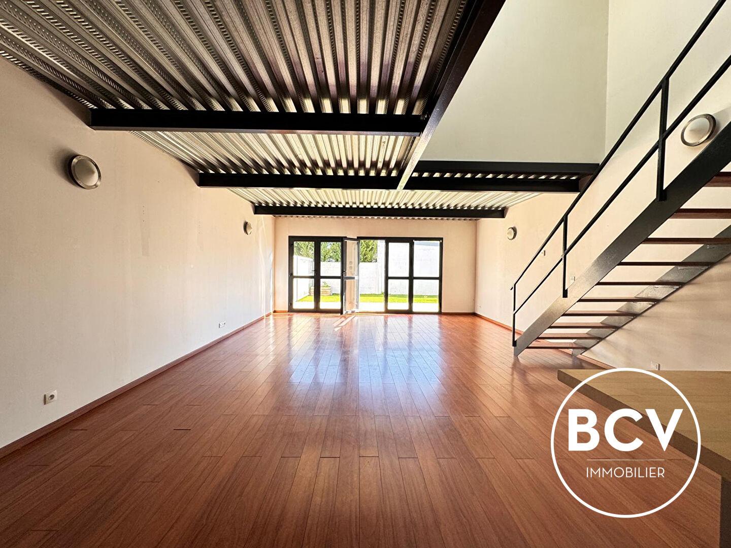 LOFT 5 pièces 107 m2 Luisant