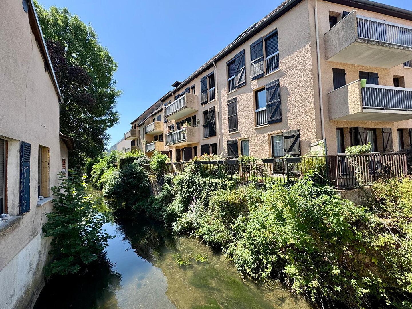 CHARTRES - Faubourg Guillaume - Appartement loué meublé avec terrasse et parking