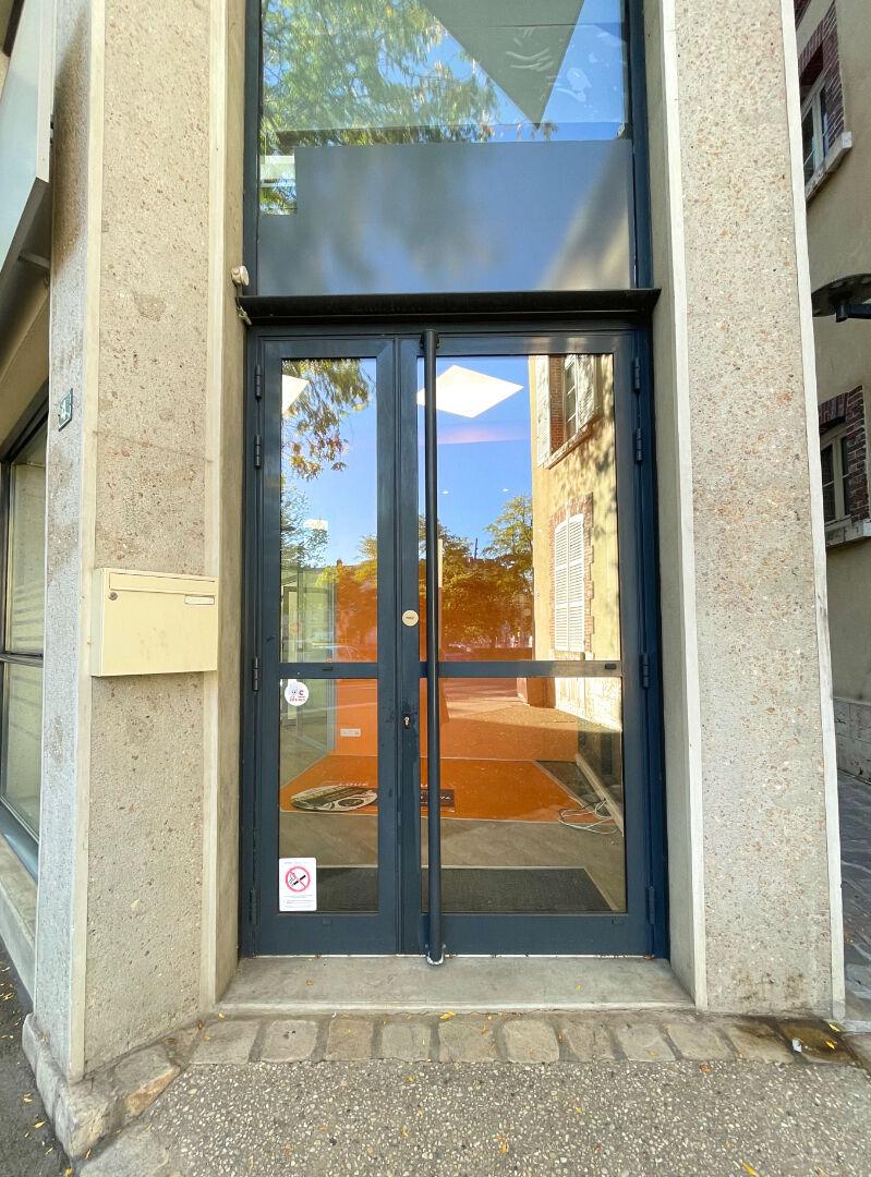 Local commercial - place des Epars