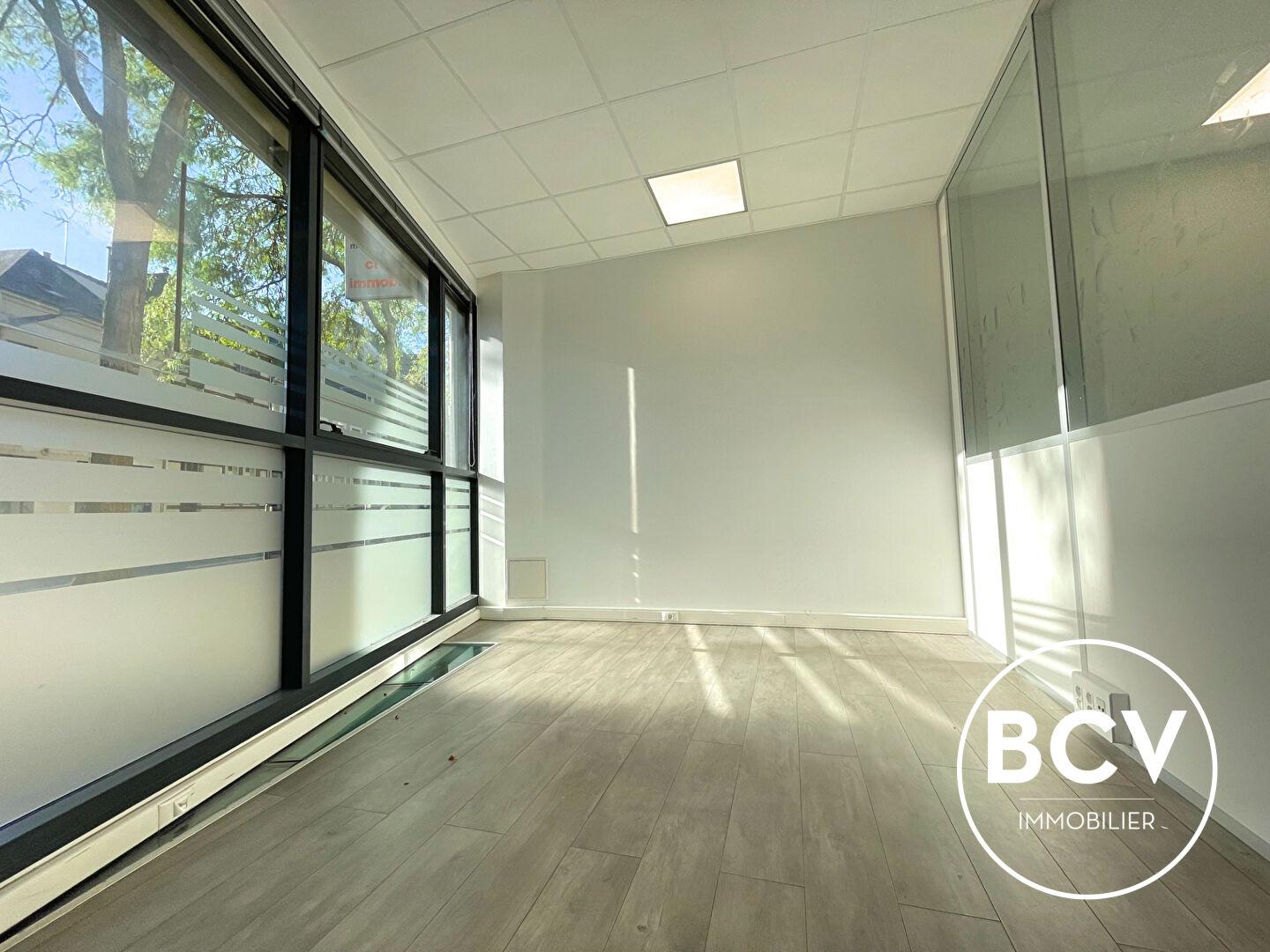 Local commercial - place des Epars